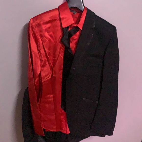 Boys Suit - Picture 2 of 4